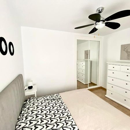 Locos Beach Holiday Apartments ตอร์เรเวียคา ภายนอก รูปภาพ