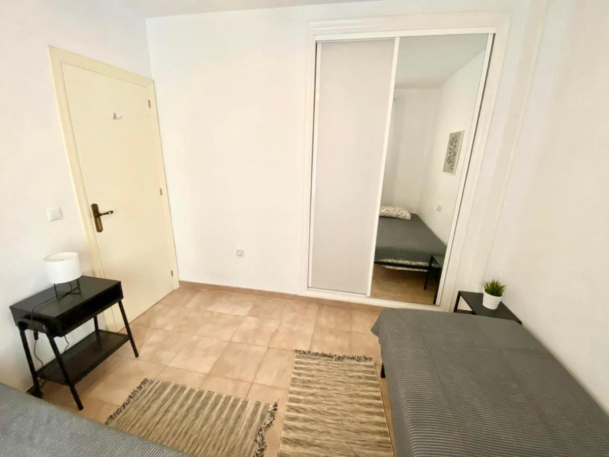 Locos Beach Holiday Apartments ตอร์เรเวียคา ภายนอก รูปภาพ