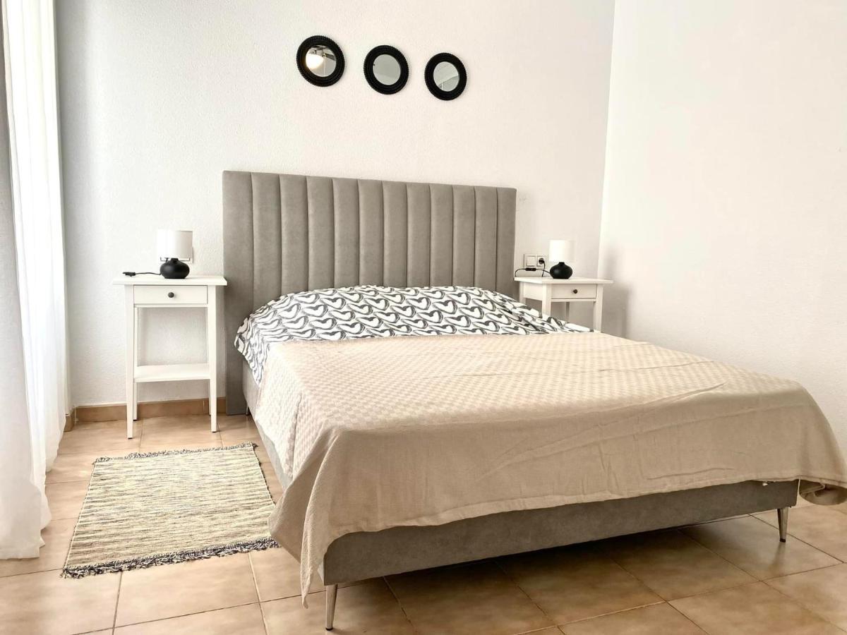 Locos Beach Holiday Apartments ตอร์เรเวียคา ภายนอก รูปภาพ