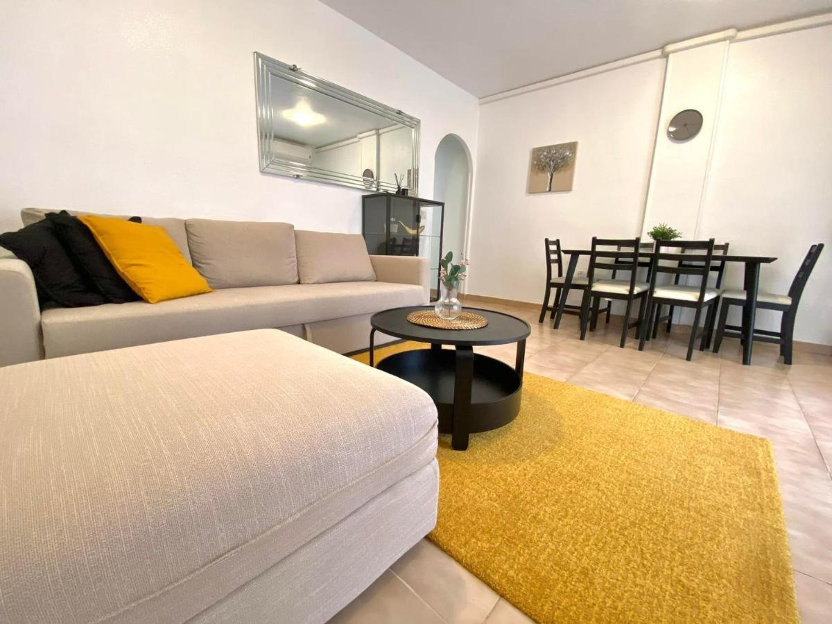 Locos Beach Holiday Apartments ตอร์เรเวียคา ภายนอก รูปภาพ